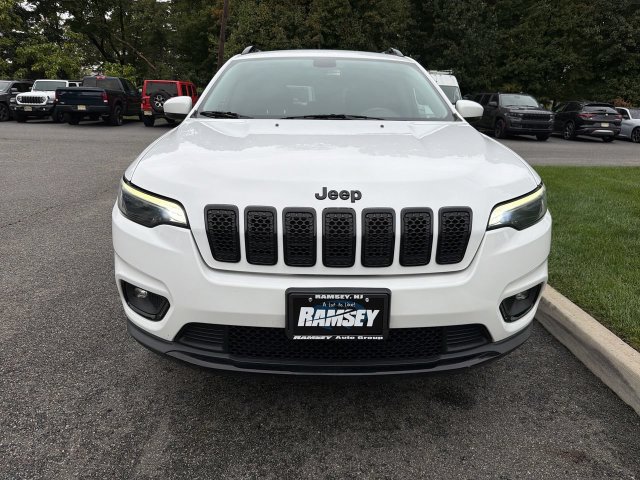 Used 2019 Jeep Cherokee Latitude Plus AWD/4WD image 3