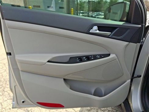 Used 2020 Hyundai Tucson SE image 12