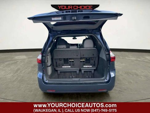 Used 2015 Toyota Sienna XLE FWD image 16