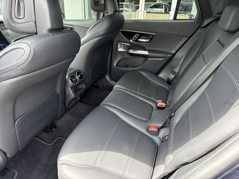Used 2024 Mercedes-Benz GLC 300 4MATIC image 12