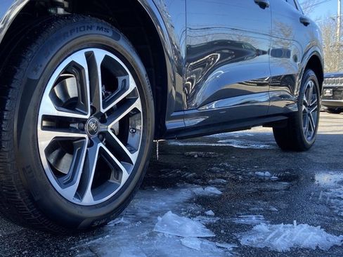 Used 2025 Audi Q5 Premium w/ Convenience Package image 10