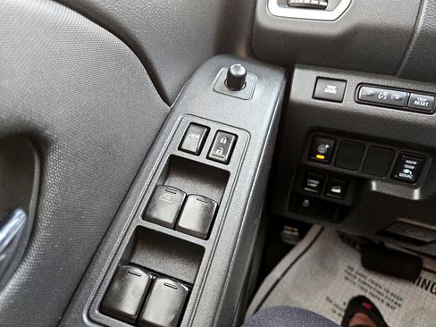 Used 2022 Nissan Frontier SV image 23