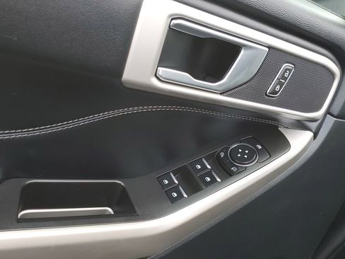 Used 2023 Ford Explorer XLT w/ Equipment Group 202A image 7