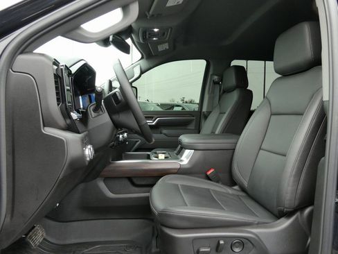 Certified 2025 GMC Sierra 2500 SLT w/ SLT Premium Package AWD/4WD image 22