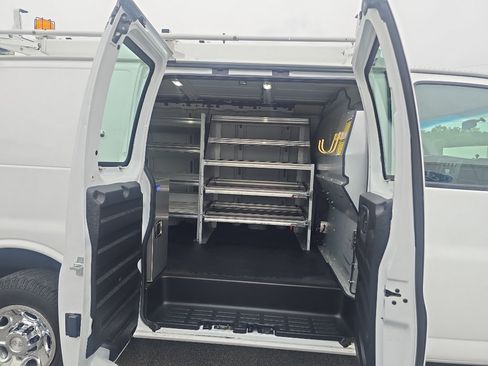 Used 2015 Chevrolet Express 2500 RWD image 13