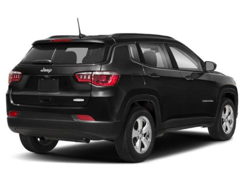 Used 2018 Jeep Compass Latitude w/ Cold Weather Group AWD/4WD image 2