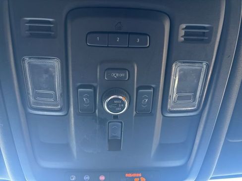 Used 2024 GMC Yukon XL Denali image 54