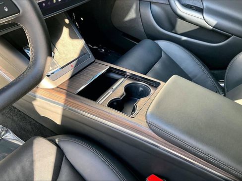 Used 2022 Tesla Model S image 16