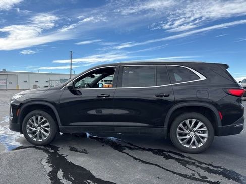 Used 2025 Buick Enclave Preferred image 11