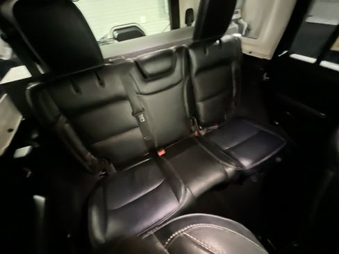 Used 2019 Jeep Wrangler Unlimited Sahara w/ Uconnect 4C Nav & Sound Group AWD/4WD image 33