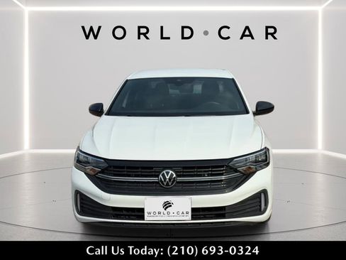 Used 2023 Volkswagen Jetta Sport image 8