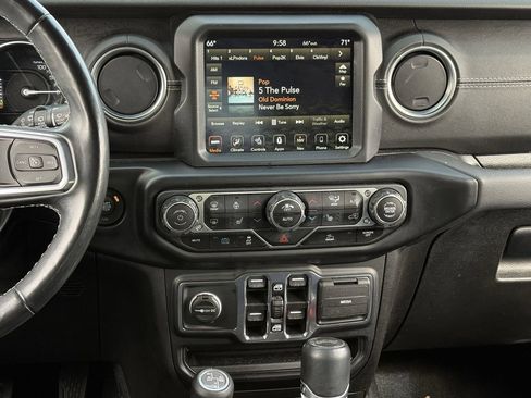 Used 2022 Jeep Wrangler Unlimited Sahara w/ Cold Weather Group image 16