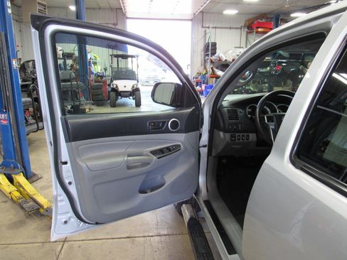 Used 2013 Toyota Tacoma 4x4 Double Cab w/ TRD Off-Road Pkg image 14