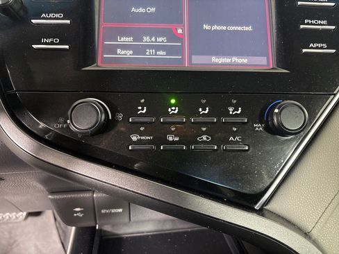 Used 2018 Toyota Camry L image 16