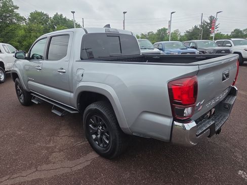 Certified 2023 Toyota Tacoma SR5 AWD/4WD image 5