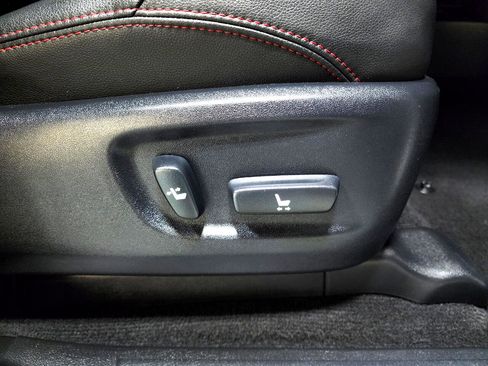 Used 2019 Toyota 4Runner TRD Off-Road Premium w/ Phone Cable & Charge Package image 27