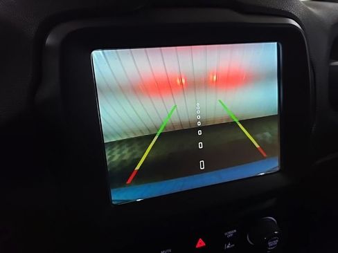 Used 2021 Jeep Renegade Latitude AWD/4WD image 23