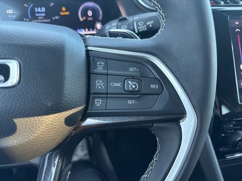 Used 2023 Jeep Grand Cherokee Laredo image 35