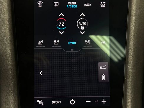 Used 2021 Porsche Taycan image 38