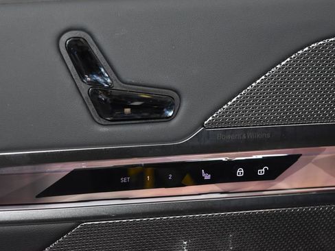 Certified 2024 BMW i7 xDrive60 image 5