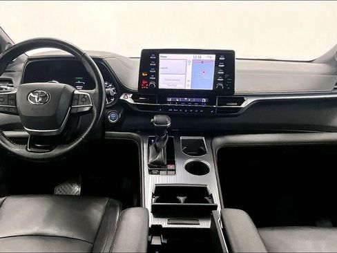 Used 2022 Toyota Sienna XLE Woodland Edition AWD/4WD image 14