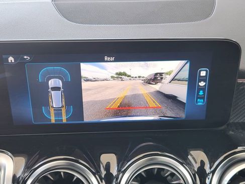 Used 2024 Mercedes-Benz GLB 250 image 13