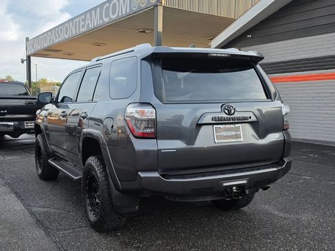 Used 2018 Toyota 4Runner SR5 AWD/4WD image 3