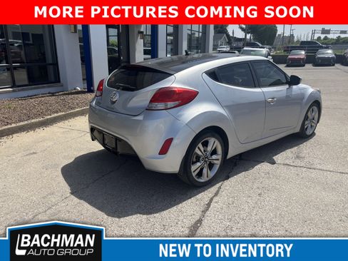 Used 2017 Hyundai Veloster Value Edition image 5