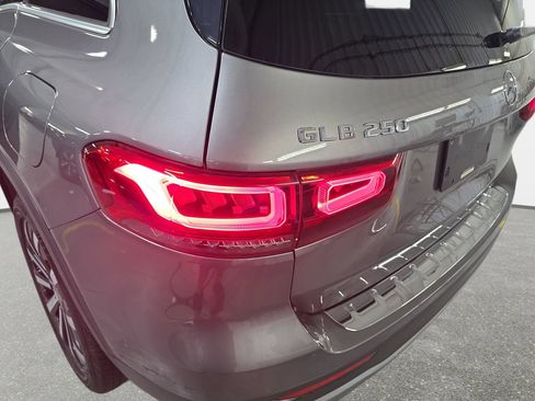 Used 2021 Mercedes-Benz GLB 250 image 33