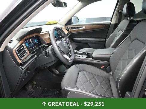 Used 2024 Volkswagen Atlas SE image 18