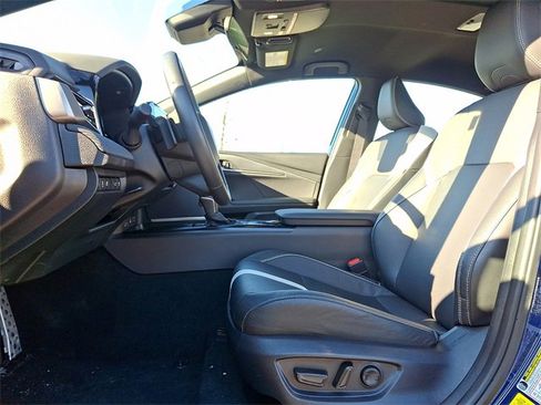 Used 2025 Toyota Camry SE image 13