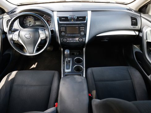 Used 2014 Nissan Altima 2.5 SV image 2