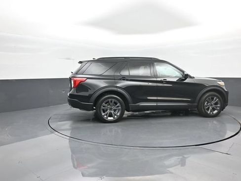 Certified 2023 Ford Explorer XLT w/ Equipment Group 202A AWD/4WD image 8