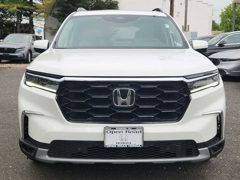 Certified 2023 Honda Pilot Touring image 2