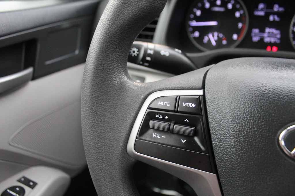 Used 2017 Hyundai Elantra SE FWD image 16