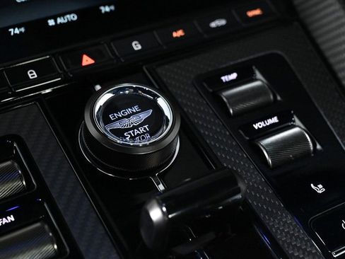 Used 2024 Aston Martin DB12 Coupe image 21