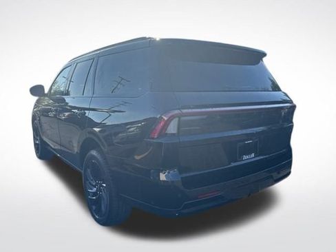 New 2025 Lincoln Navigator Reserve w/ Jet Appearance Package image 6