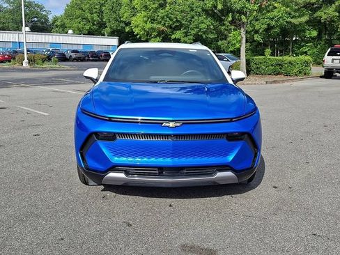 Used 2024 Chevrolet Equinox EV LT FWD image 2