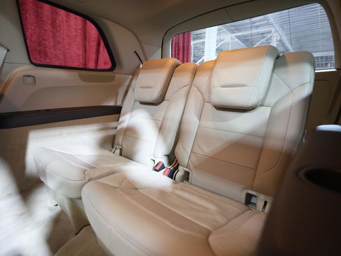 Used 2015 Mercedes-Benz GL 550 4MATIC w/ Driver Assistance Package image 15