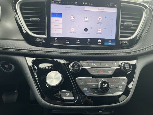 New 2026 Chrysler Pacifica Select image 20