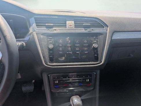 Used 2022 Volkswagen Tiguan SE AWD/4WD image 12