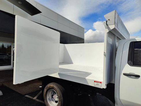 Used 2025 GMC Sierra 3500 Pro w/ Convenience Package image 10