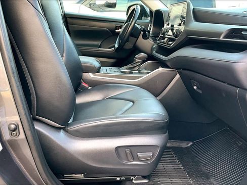 Certified 2022 Toyota Highlander XLE image 7