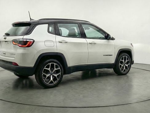 Used 2025 Jeep Compass Limited AWD/4WD image 9