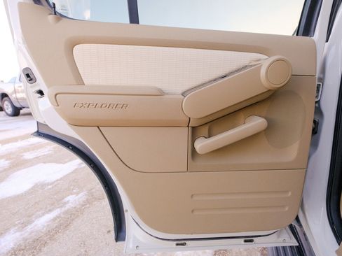 Used 2010 Ford Explorer XLT image 27