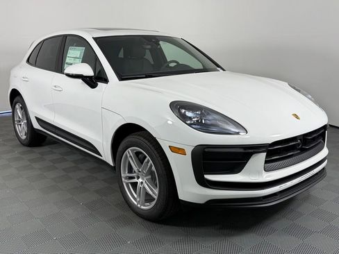 Certified 2025 Porsche Macan 2.0T image 9