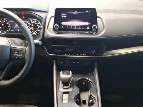 Certified 2026 Nissan Rogue SV FWD image 17