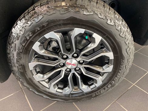 Used 2024 GMC Canyon Denali image 28