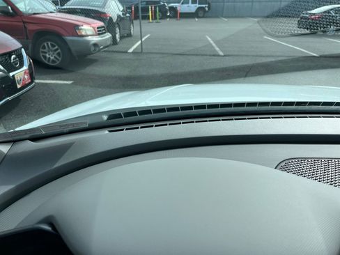 Used 2025 Hyundai Elantra SEL FWD image 35