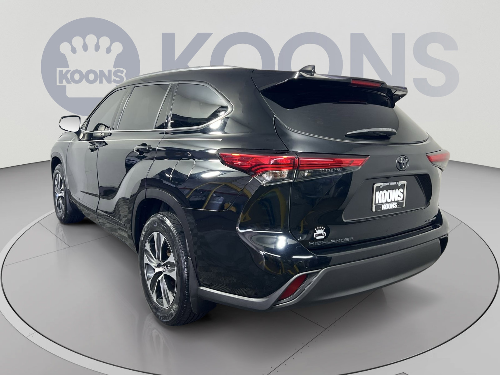 Used 2020 Toyota Highlander XLE AWD/4WD image 4